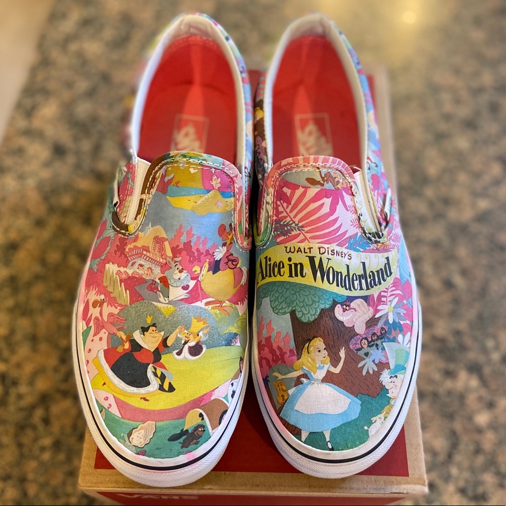 Rare Disney Vans Collab *Alice in Wonderland
